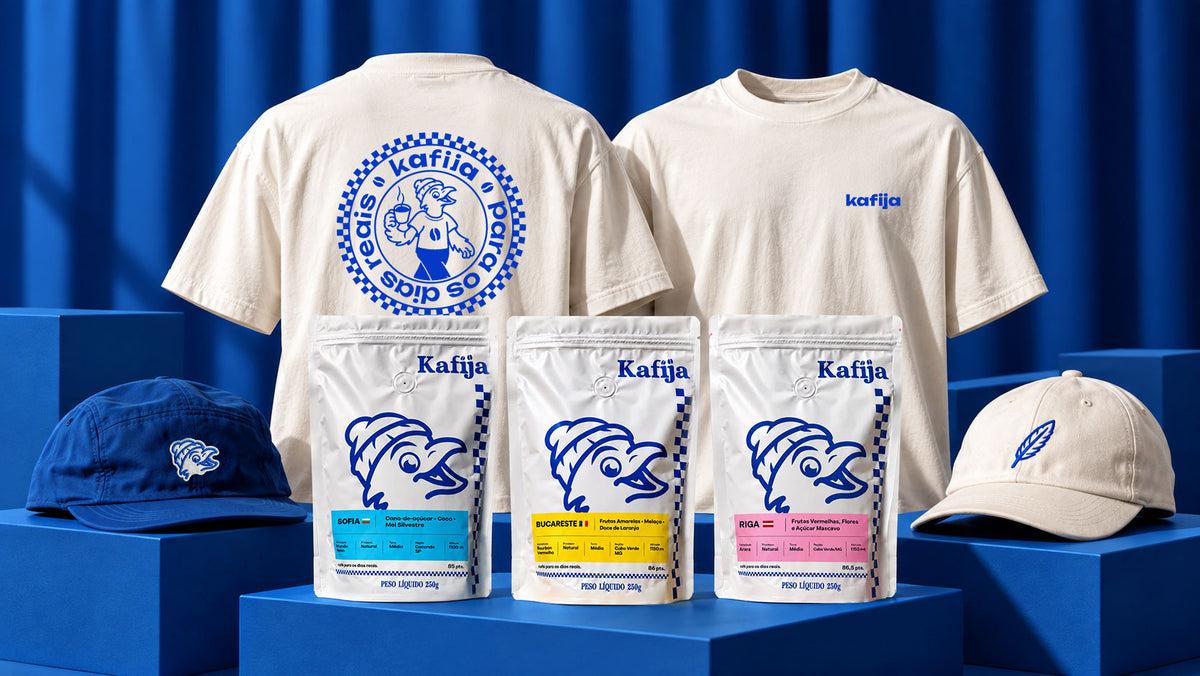 Kit Passaporte Kafija com os três cafés, camiseta e boné